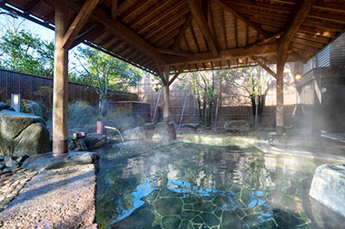 Open-air bath surrounded by beautiful nature