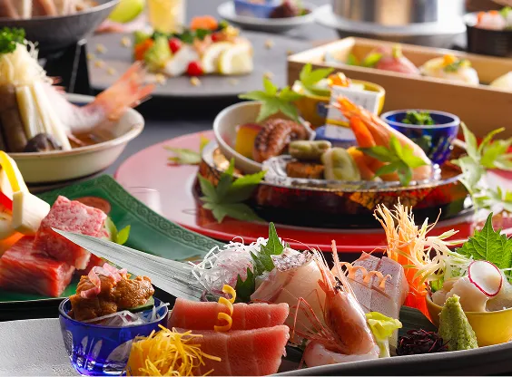 季節の食材をふんだんに使った豪華な和食会席料理
