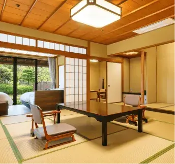 和の設えが美しい数寄屋造りの客室